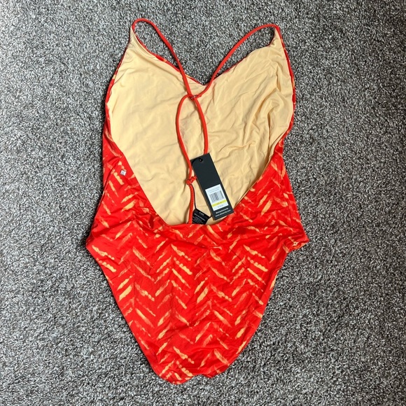 🌞👙NWT Dolce Vita T-Back One Piece Chevron Print Swimsuit in Orange and Gold, M - Picture 4 of 6